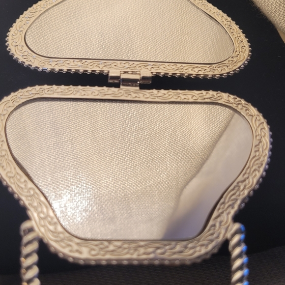 Leapord 4/3" Purse Shaped Compact Mirror Silver Tone Frame - Picture 5 of 8